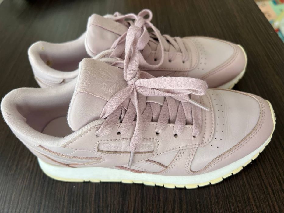 Продам оригинальные женские кроссовки Reebok