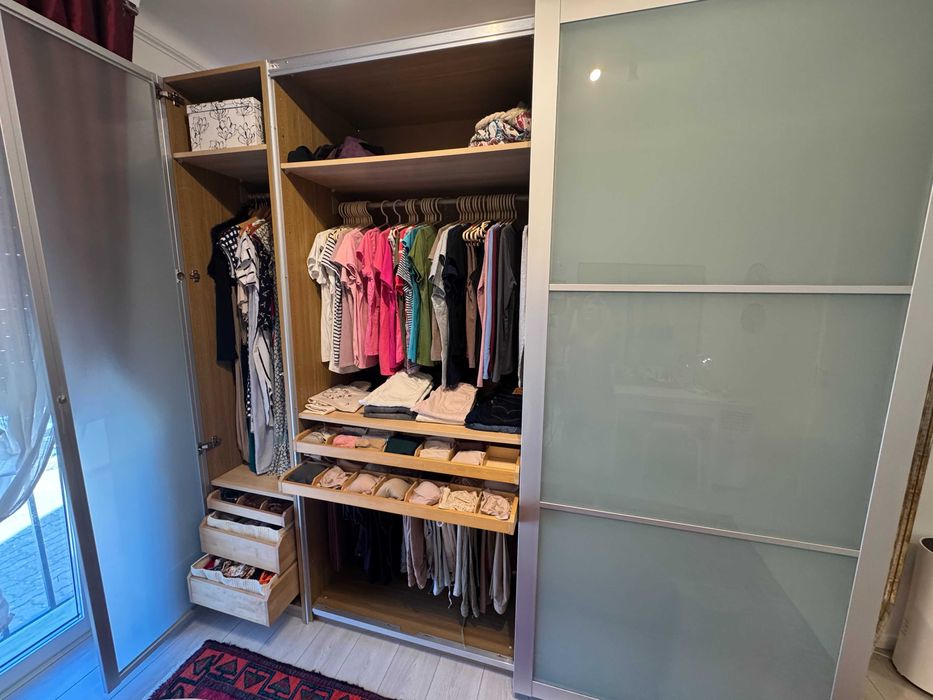 Vendo roupeiro com portas de correr IKEA PAX, em efeito carvalho, com 2,5m de largura.