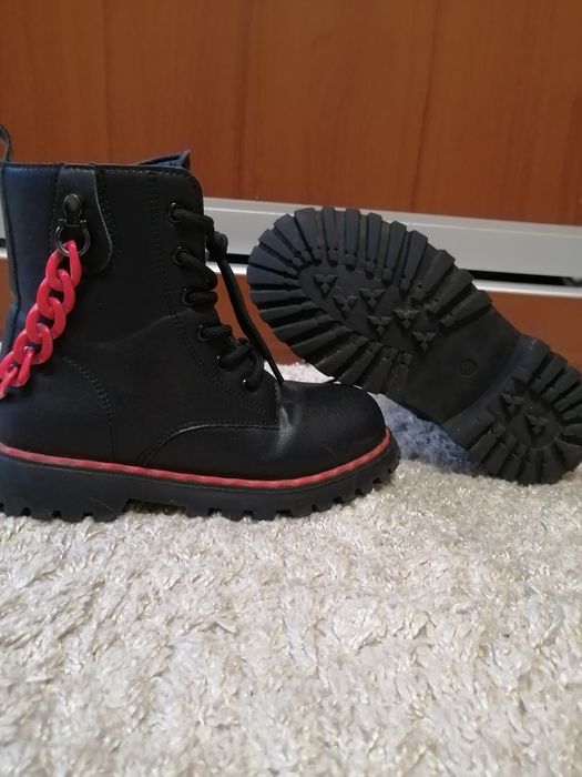 Продам демісезонні  ботінкі