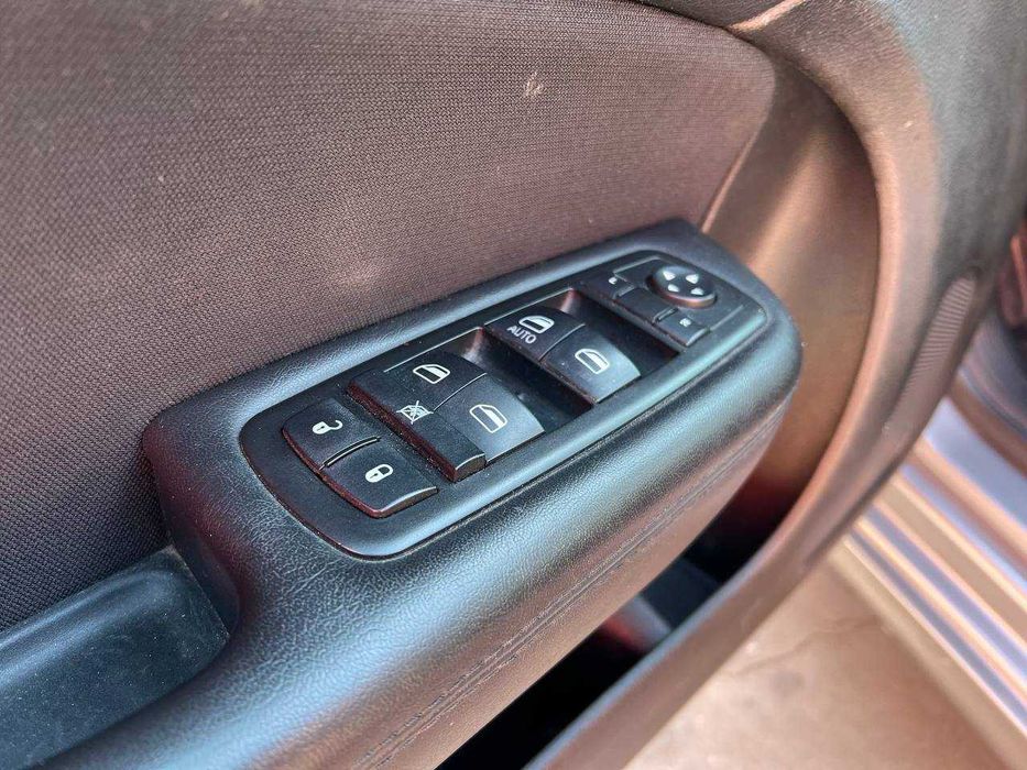 В продажі Chrysler 200 2014 року випуску.