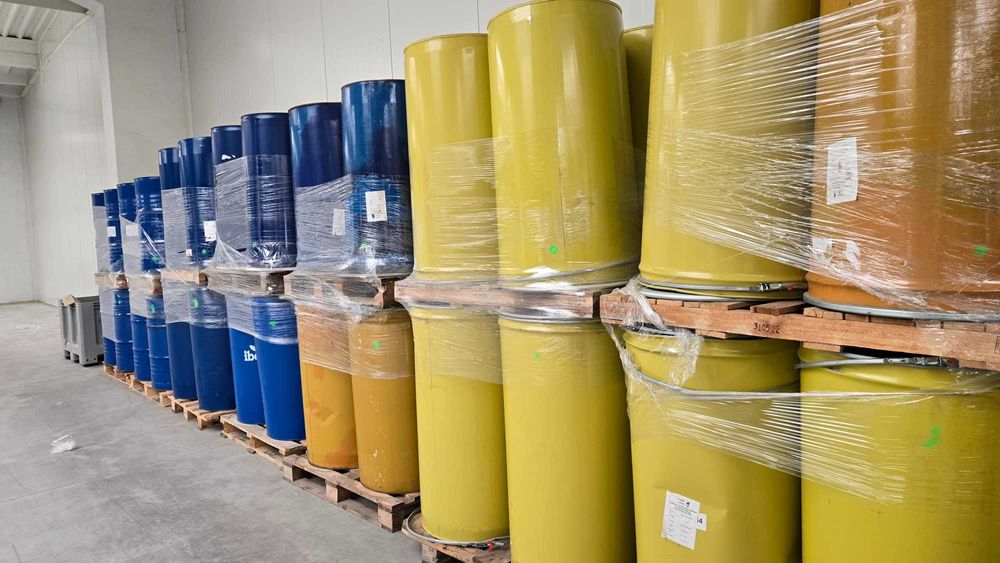 Zapasy i materiały - kartony, butelki, nakrętki, etykiety