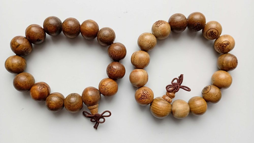 буддийский браслет-чётки из зеленого сандалового дерева с резьбой