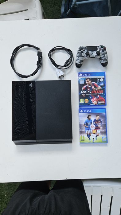 PlayStation 4 500GB + Comando Camuflado + 2 Jogos