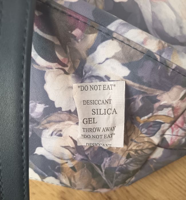 Mały plecak Avon w kwiaty 30 cm wielokolorowy