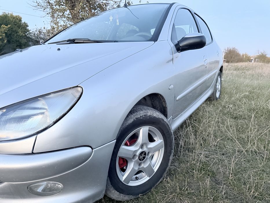Peugeot 206 1.1 2500$