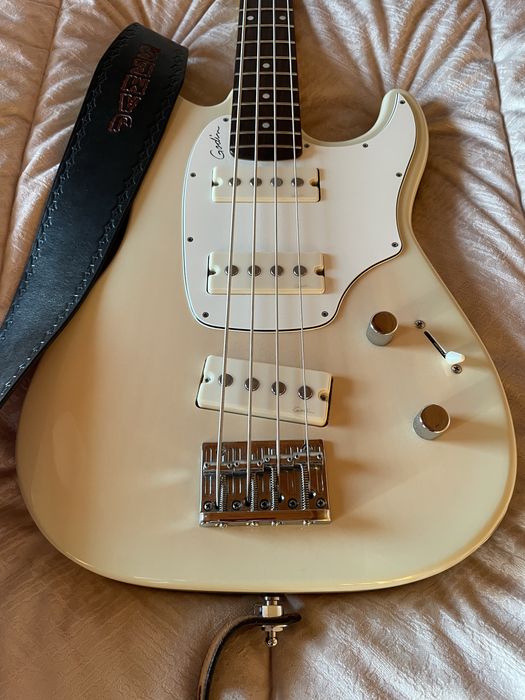 Godin Shifter 4 Bass Trans Cream (Made in Canada)