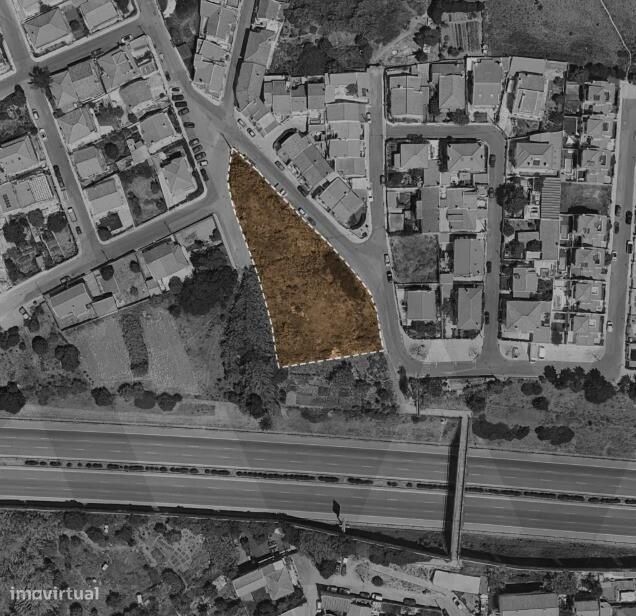 Terreno com Projeto Aprovado - Condomínio de 8 Moradias no Arneiro, Ca
