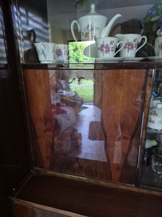 Kredens PRL wysoki połysk , gratis porcelana.