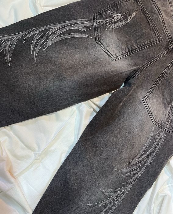 Baggy   jeans.