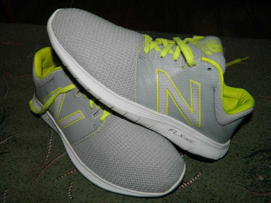 Кроссовки New balance 530 (оригинал)фирменные размер-38 стелька-24,5см