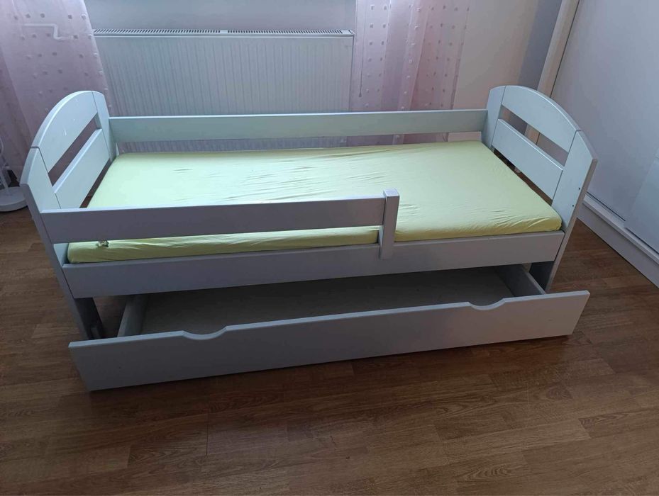 Lóżko dziecięce z materacem