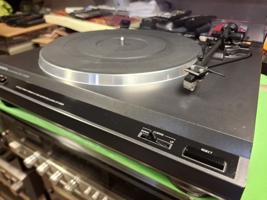 Gramofon Onkyo CP-1200A