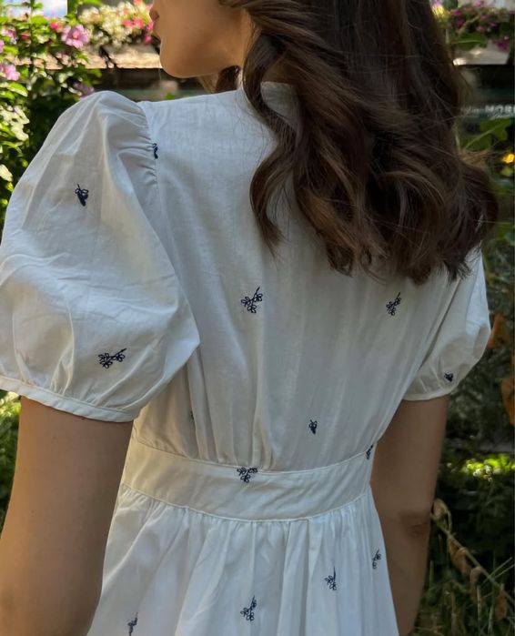 Сукня з вишивкою