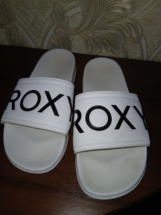 Шльопанці ROXY білого кольору ,розмір 39