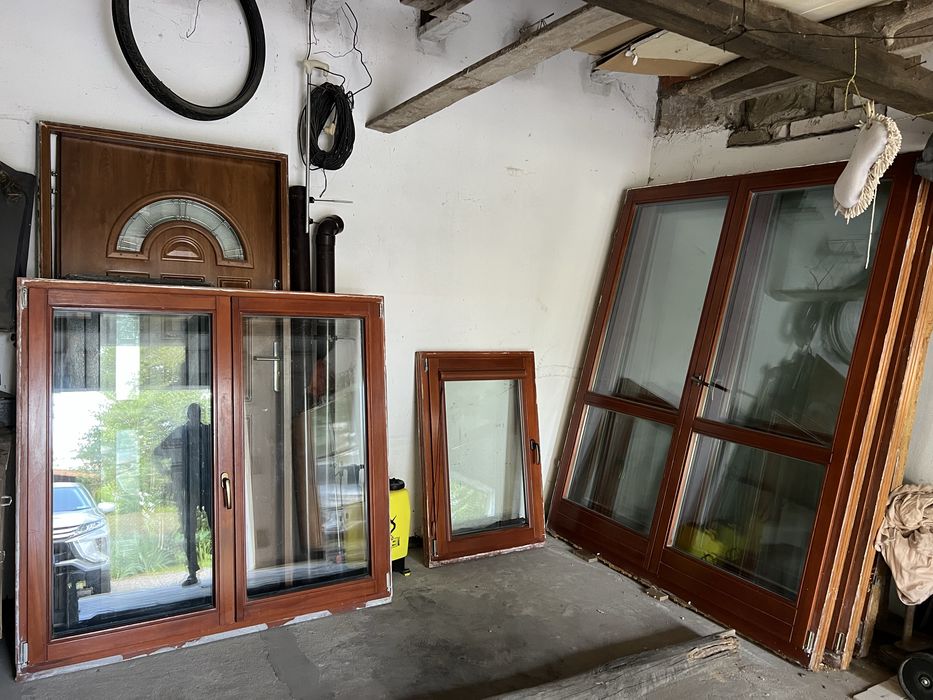 Okna drewniane dwuszybowe balkonowe, dwuskrzydlowe,