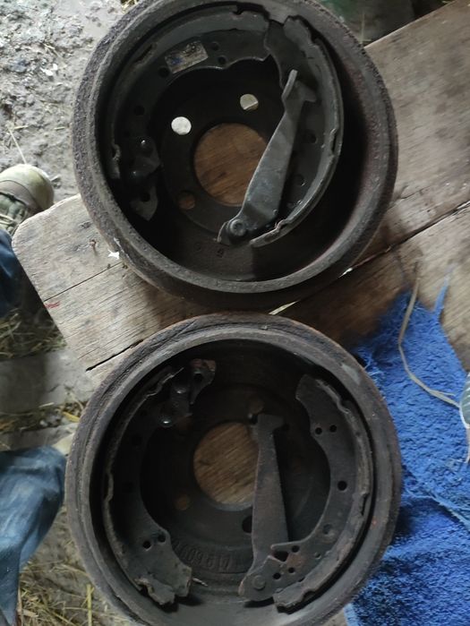 Тормозные барабаны с колодками Шкода Фабия