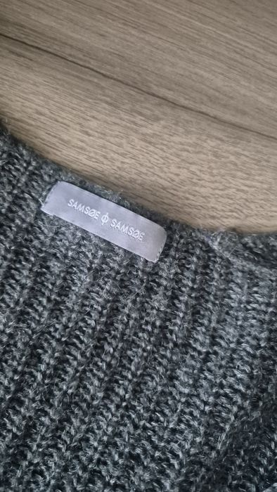 Samsoe Samsoe sweter S
Brak 2 guzików
Poza tym stan bdb