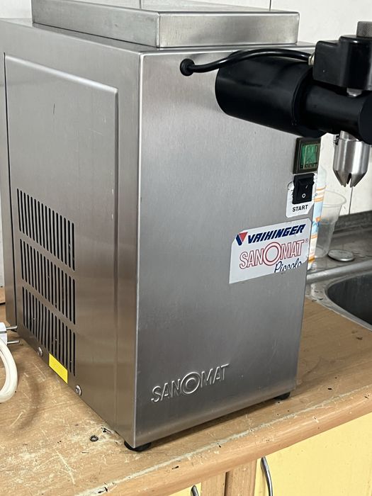 Sanomat Piccolo automat maszyna śmietany ubijaczka śmietaniarka