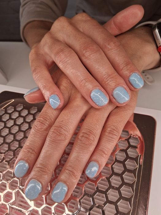 Manicure hybrydowy. Paznokcie hybrydowe.