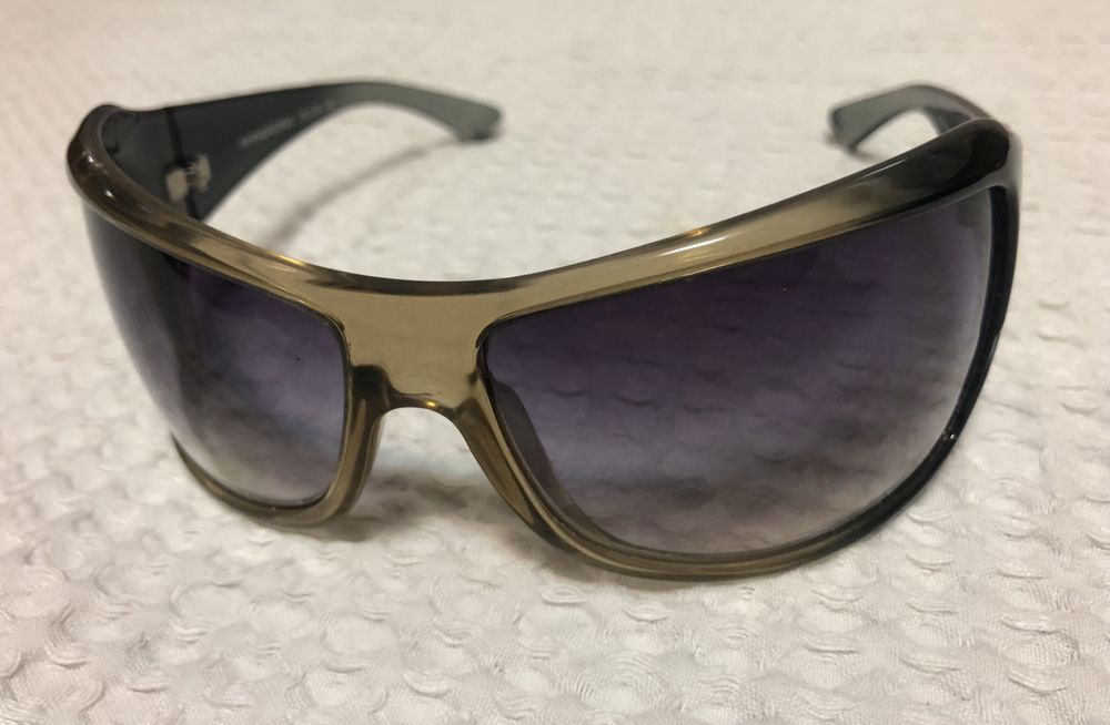 Óculos de sol novos, marca Mandarina Duck