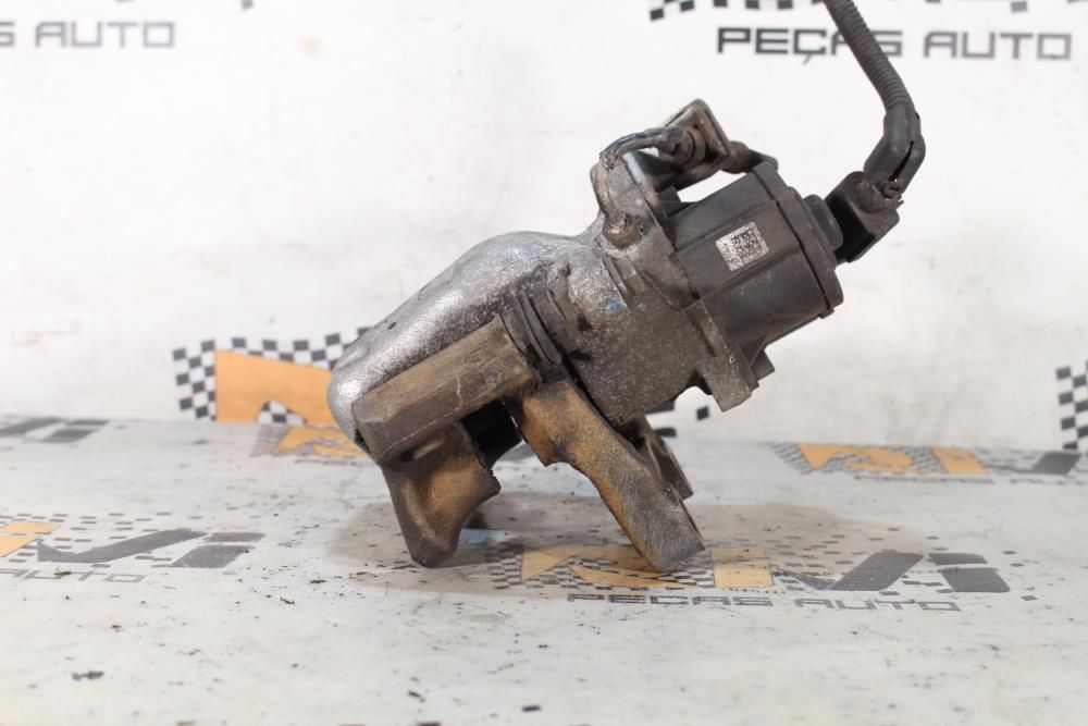 Pinça travão / maxila de travão frente direita VOLKSWAGEN Passat (3C2)