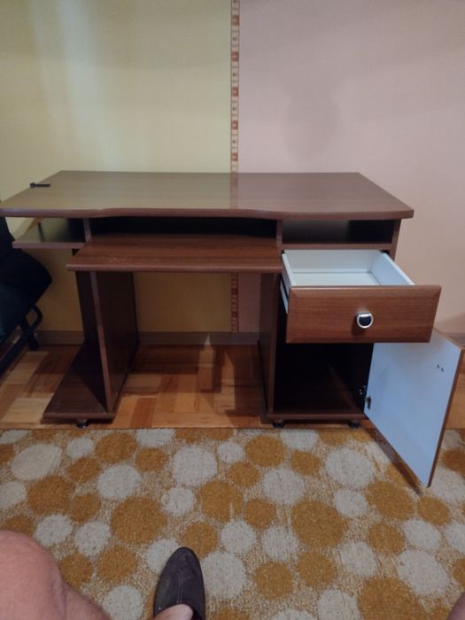 Продам стіл комп'ютерний