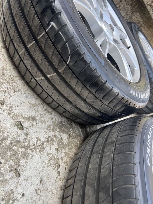 Шини с дисками Skoda Seat Audi VAG 215/55 R16 Літо 2015 рік Michelin 80%  5.112 розболтовка