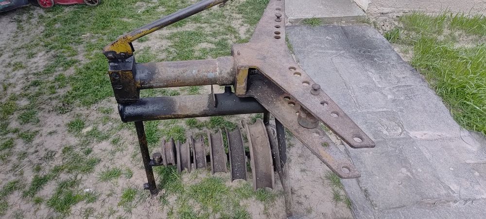 Giętarka  hydrauliczna do rur.