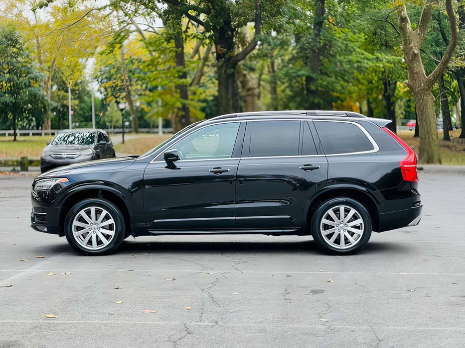 Volvo XC90      2018