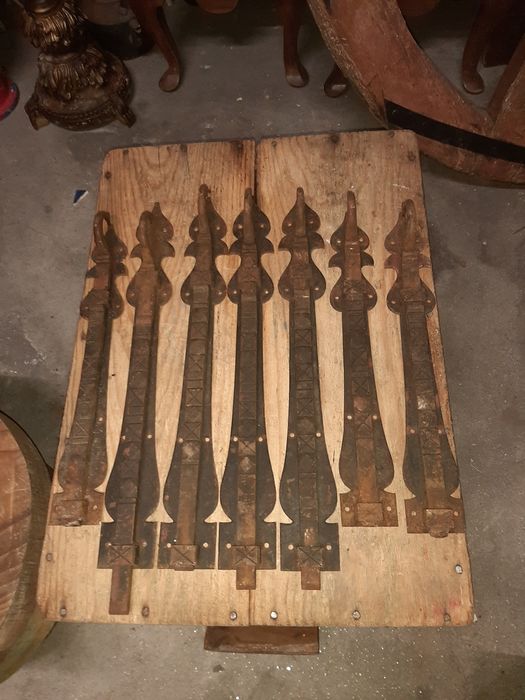 Grandes e Antigos  Ferrolhos em Ferro  Maciço