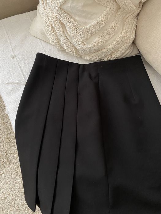 Класична чорна спідниця