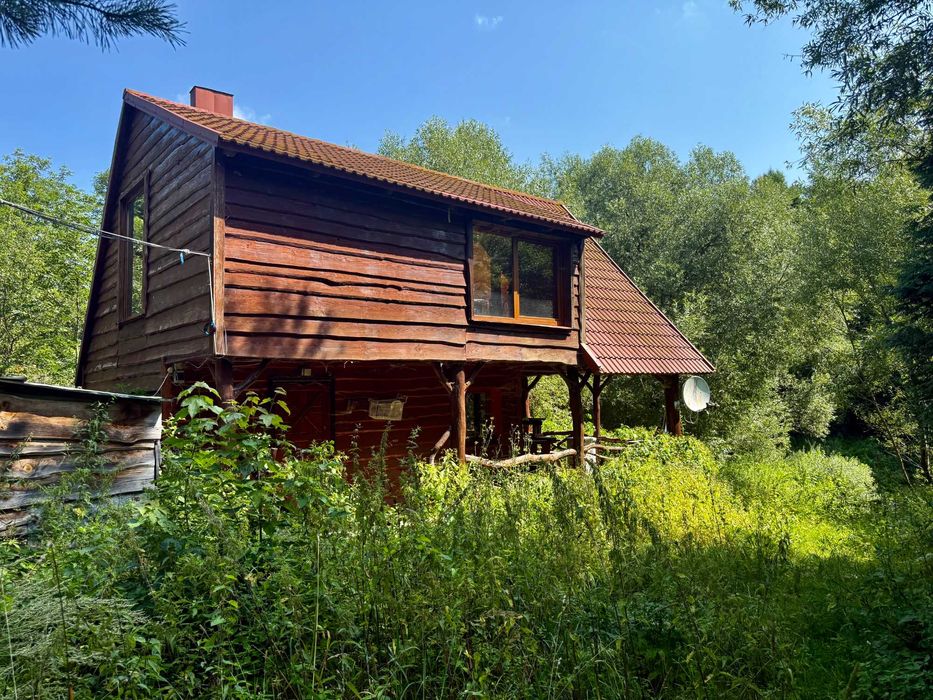 Розплідник «Енейко» з житловим будинком та ділянкою 0.72 га з озером