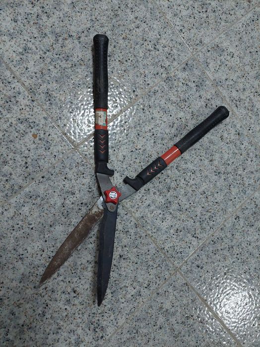 Tesoura de poda manual antiga