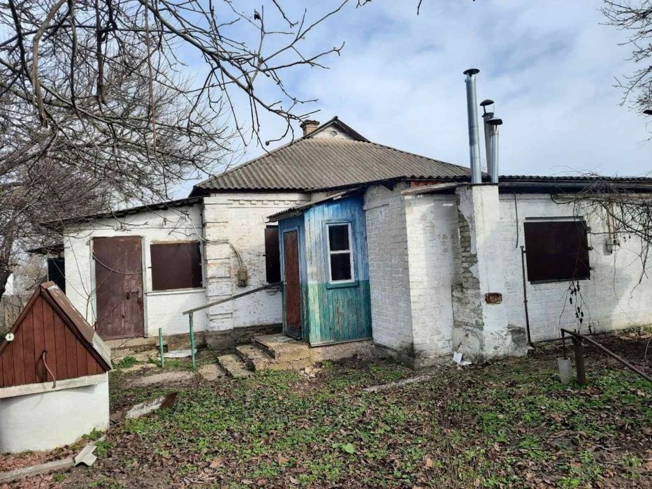 Продам пів будинку в Баришівці.