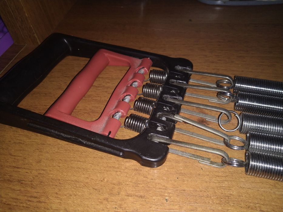 Пружинный плечевой эспандер для спины