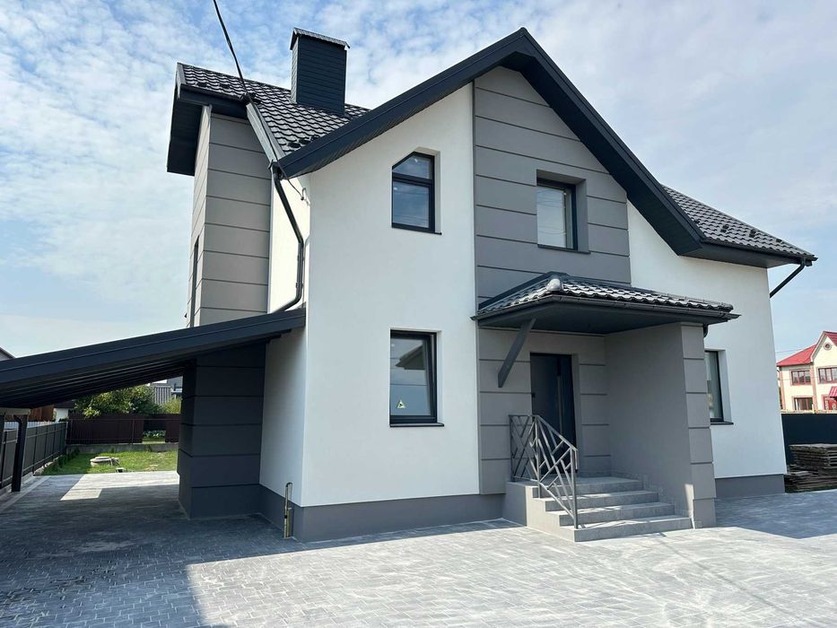 Великий будинок у Крихівцях з ділянкою 6 сот.!