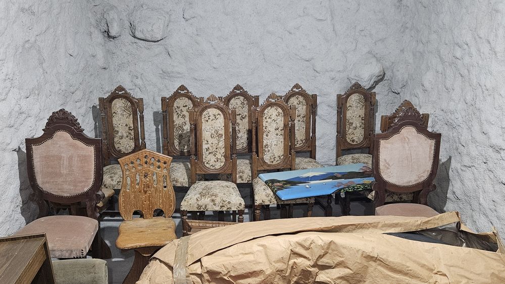 Mesa Vintage em Madeira Maciça com 8 Cadeiras