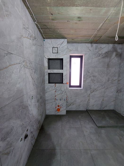 Виконуємо плиточні роботи...