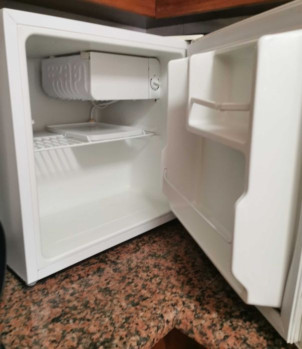 Frigorífico de bar com congelador Confortec - Como novo