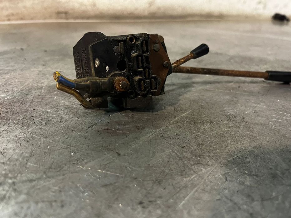 MANETE PISCAS / LIMPA VIDROS RENAULT 4L
