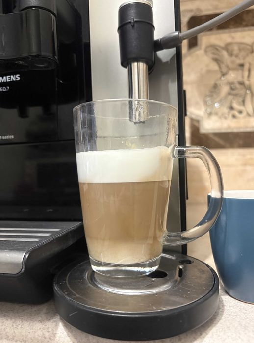 Кофеварка Siemens серії EQ.7 кофемашина кавоварка є відео!