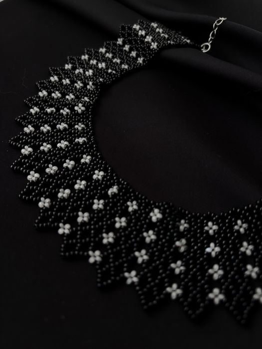 Селянка з чеського бісеру