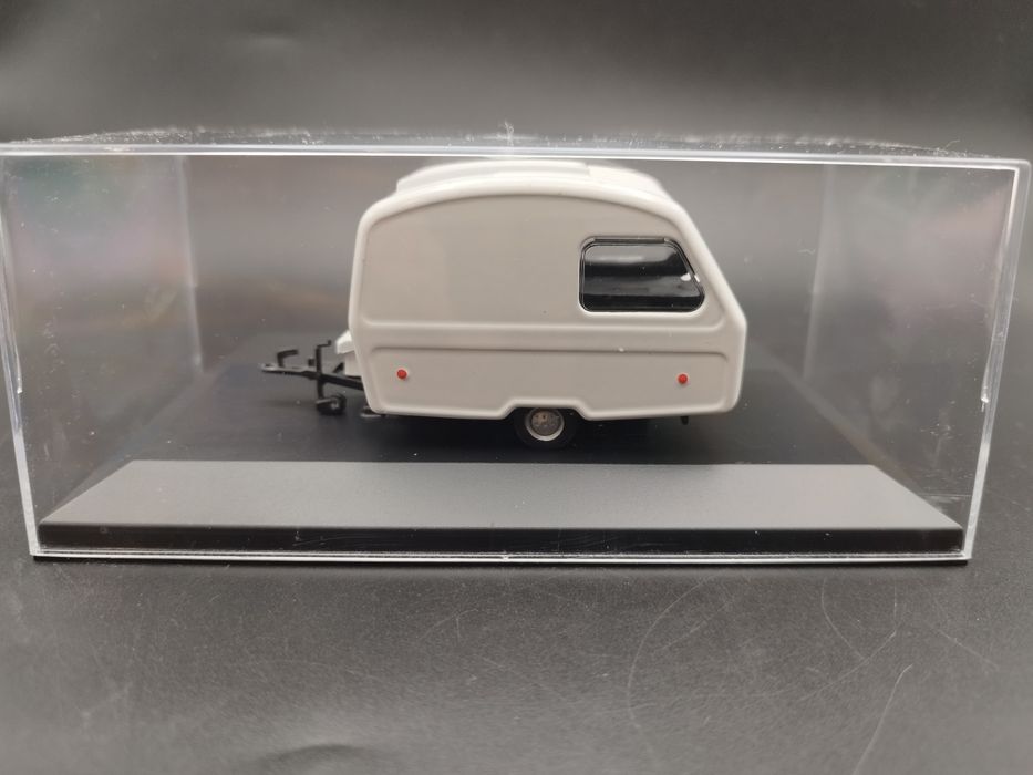 1:43 DeAgostini przyczepa kempingowa Niewiadów N126 model