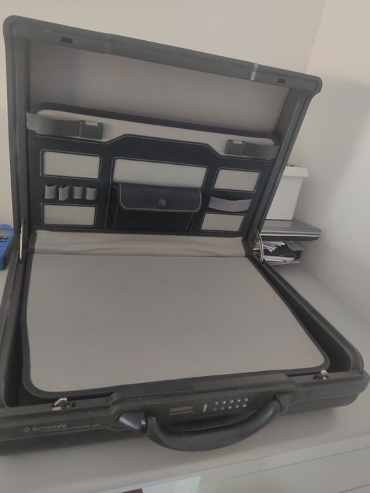 Mala de executivo com código digital eletronico SAMSONITE preto 1994
