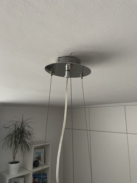 Szara lampa wiszaca okrągła