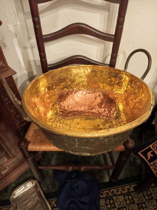 Tacho de Latão Rebitado Século XIX