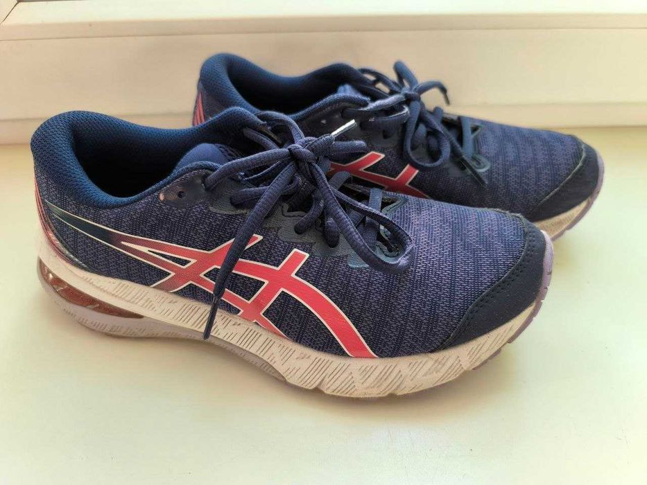 Продам дитячі/підліткові бігові кросівки ASICS GT-2000 11