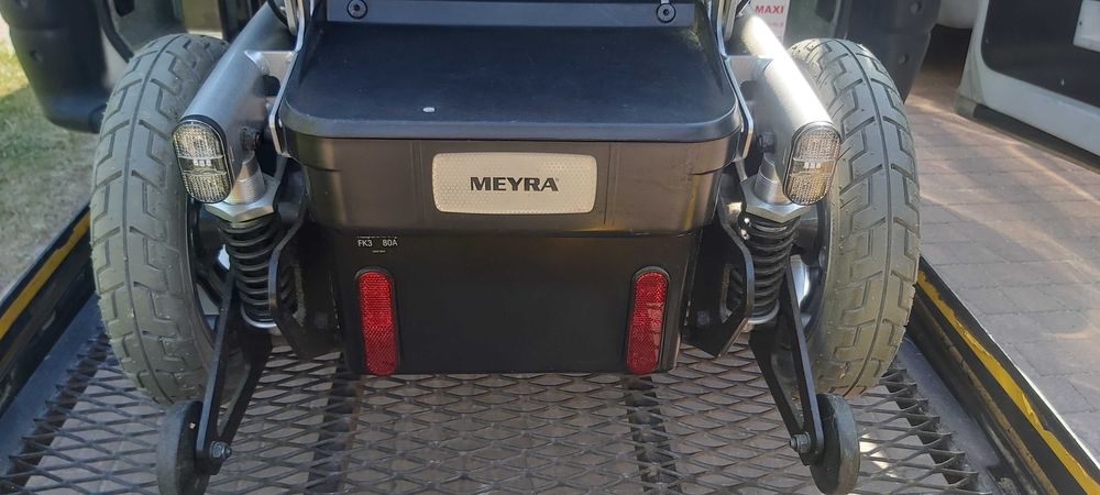 Wózek inwalidzki elektryczny firmy MEYRA SUPER STAN