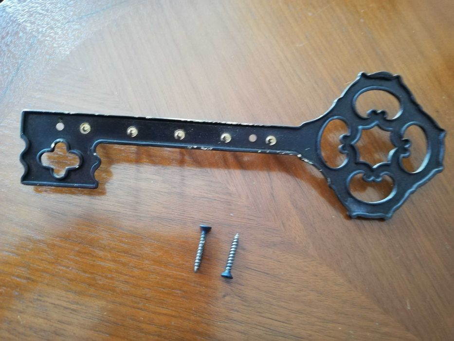 Ключ- ключница на 5 крючков