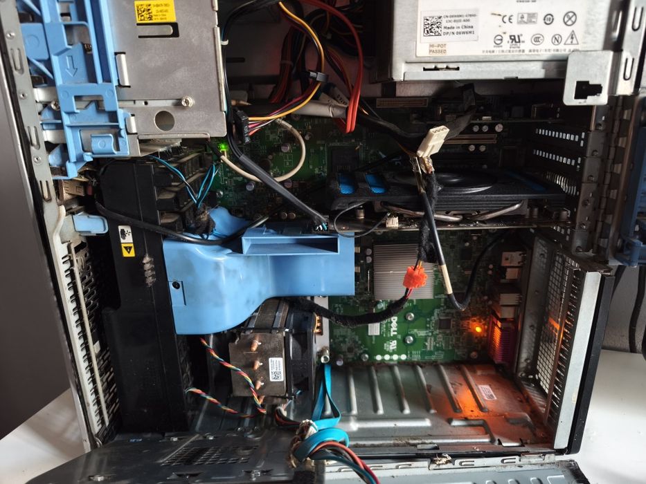 Dell Xeon X560 12GB RAM GTX 650 TI Monitor 22 Mysz Rival 3